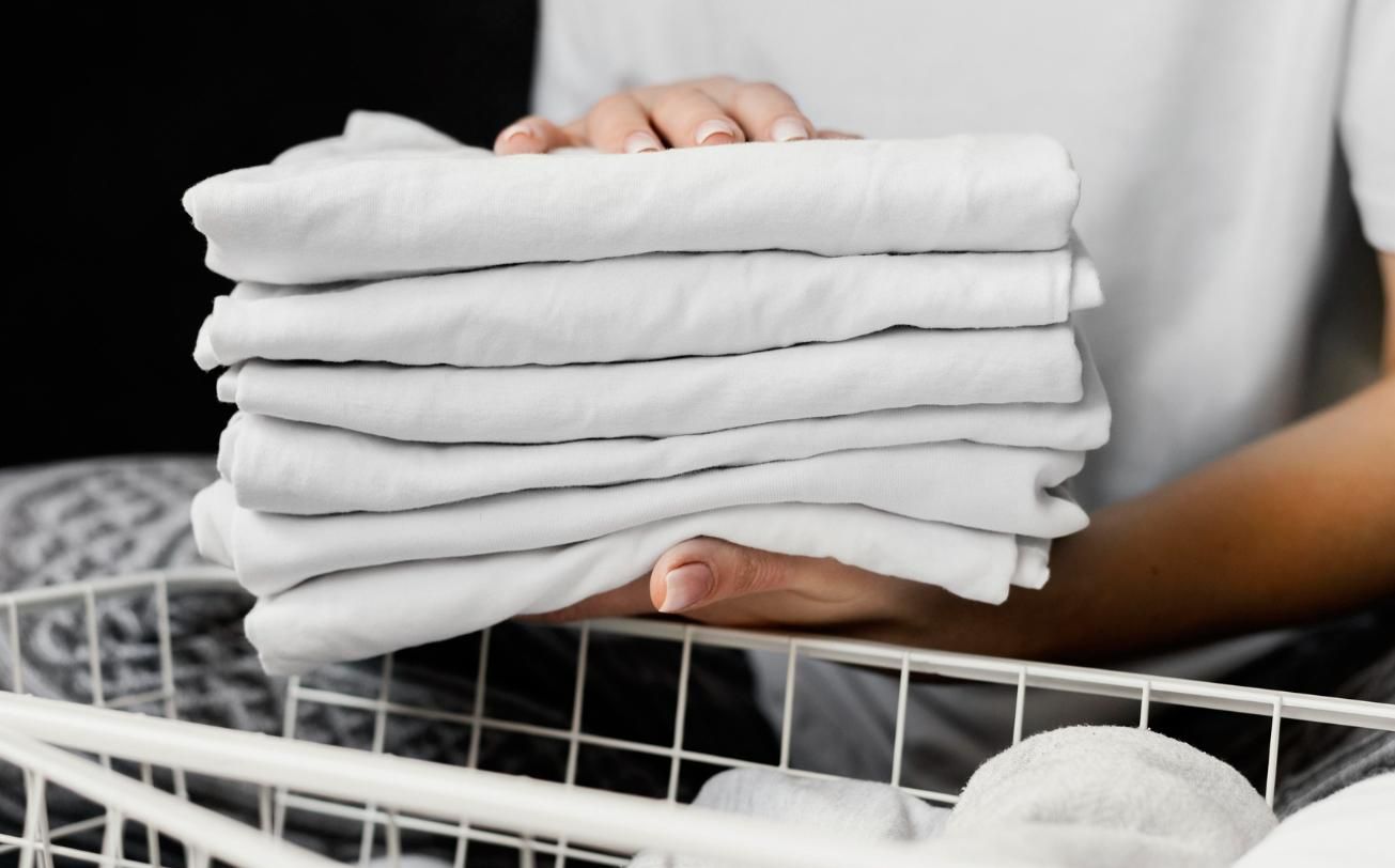 Schluss mit Chlor und Essig: Entdecken Sie dieses natürliche Produkt, das Ihrer Wäsche unglaubliche Weiße verleiht und für Kontroversen sorgt