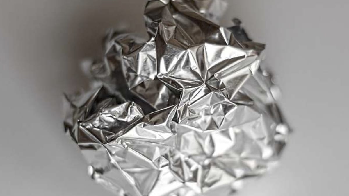 Eine Kugel aus Aluminiumfolie im Badezimmer: ein einfacher Trick, den Sie ausprobieren sollten, damit Ihr Badezimmer immer angenehm duftet