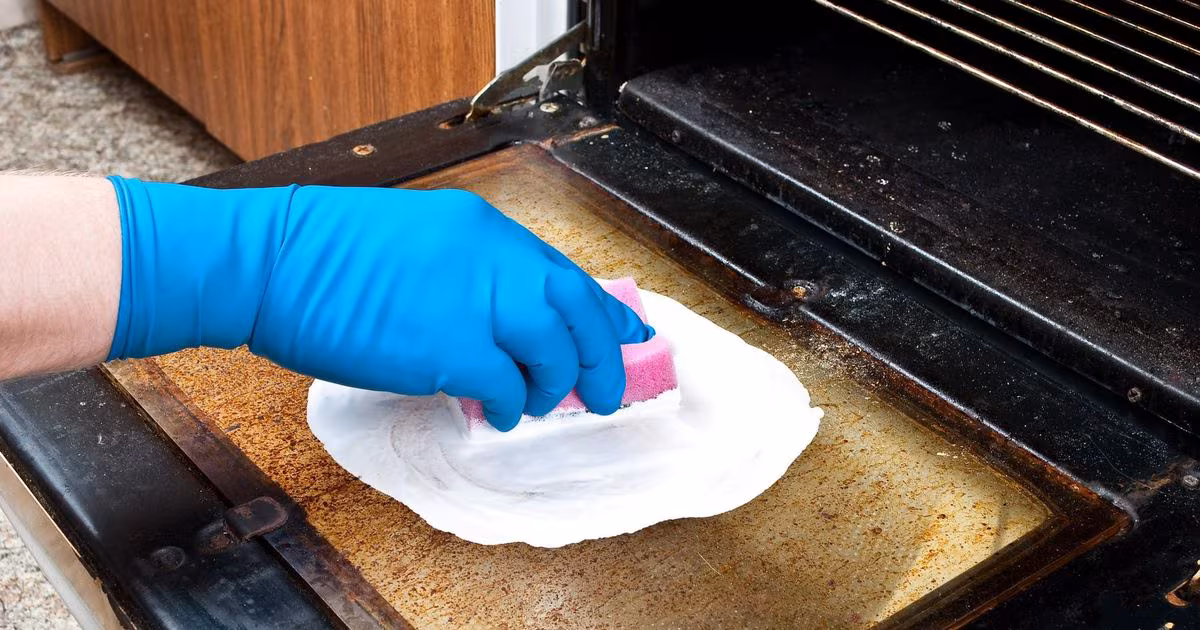Ein Trick, mit dem Sie Ihren Backofen mit nur einer Zitrone makellos sauber bekommen
