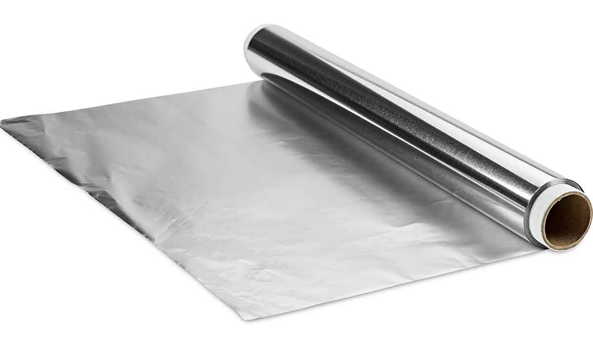 Ein Trick mit Aluminiumfolie zum einfachen und effektiven Entfernen von Rost von Stahl