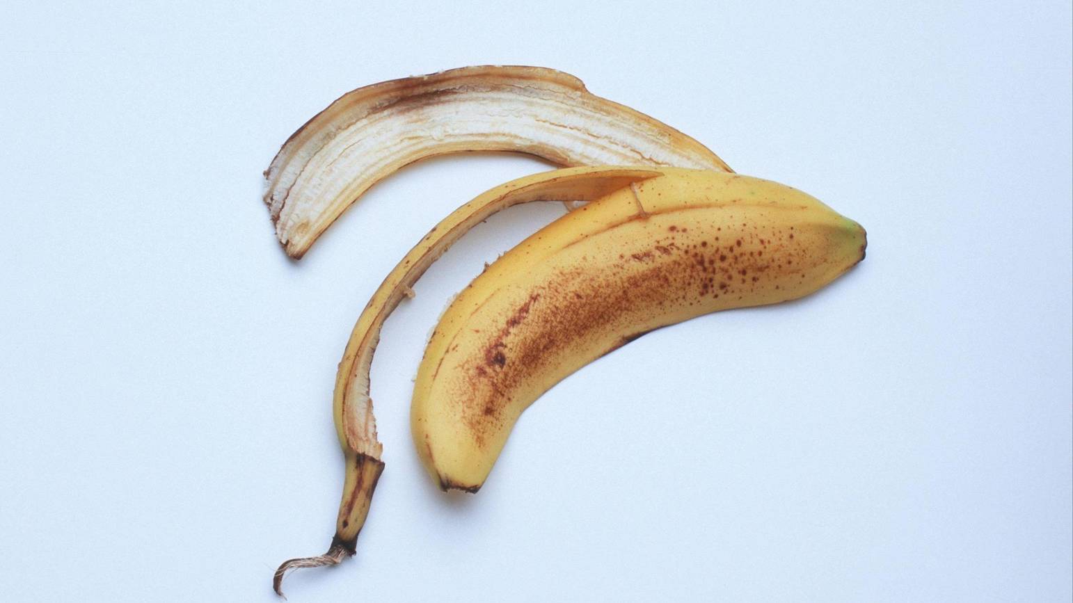 Bananenschalen kochen: Wozu braucht man das gewonnene Wasser und wie verwendet man es?