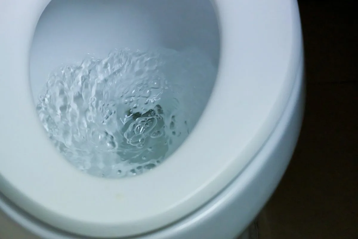 Eine clevere Methode für effektive Reinigung: Warum Sie nachts Spülmittel im Badezimmer verwenden sollten