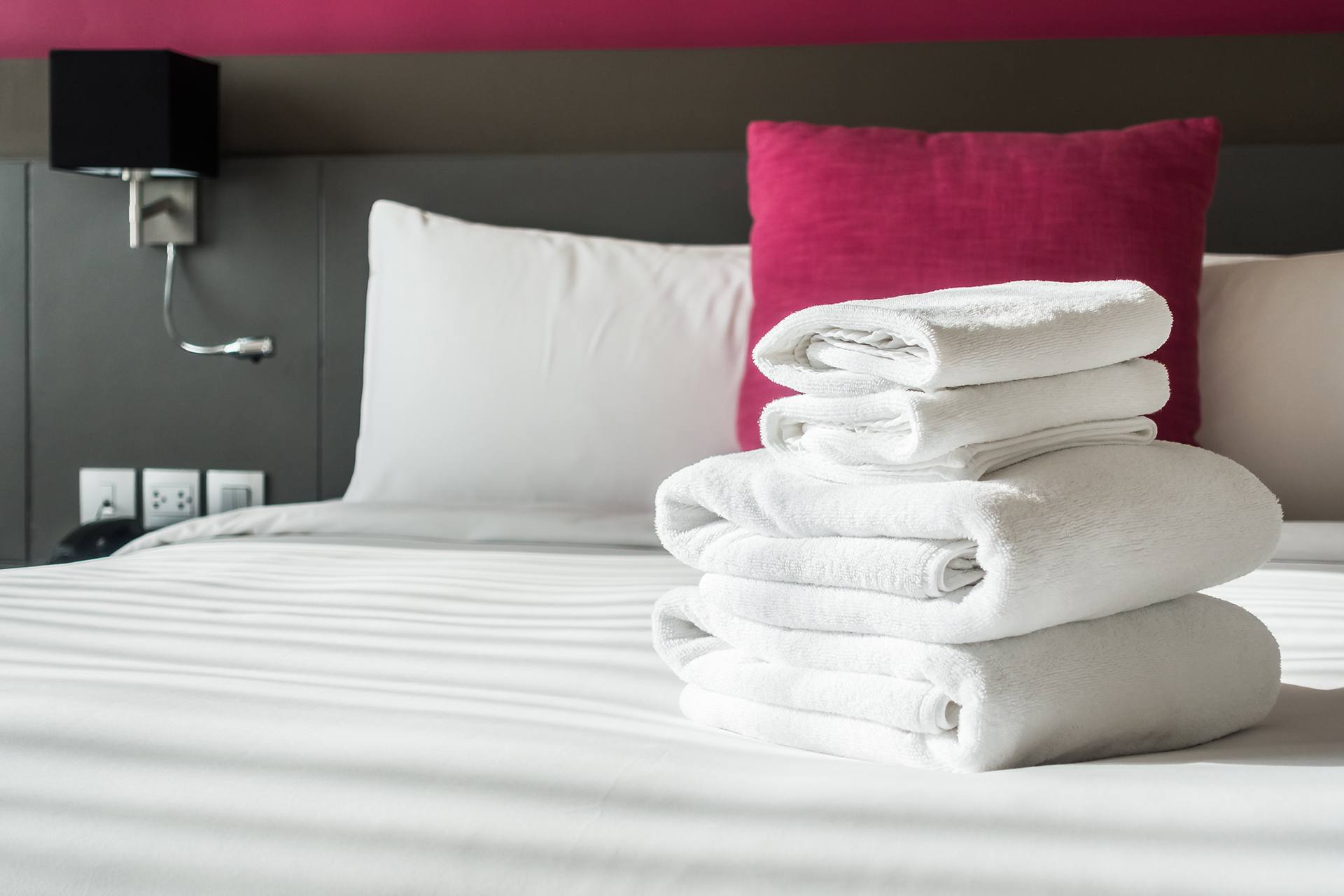 Das können Sie zu Hause machen: ein unglaublicher Trick von Hotels, um Kissen zu waschen, damit sie immer wie neu aussehen