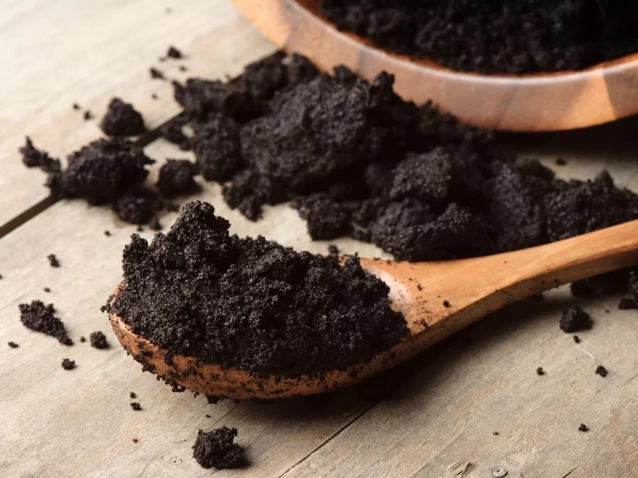 Kaffee-Kokosöl-Mischung zur Reduzierung und Vorbeugung von Cellulite – wie man sie anwendet